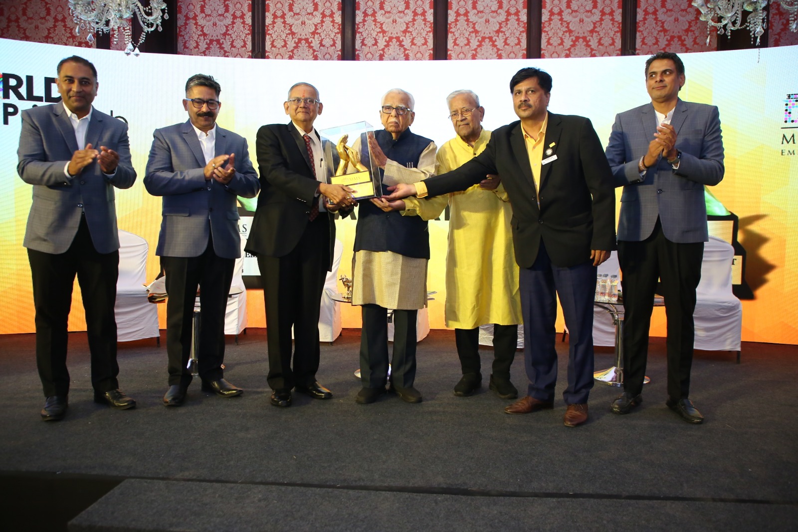 Anand Limaye Receives Mumbai Mudrak Sangh’s Lifetime Achievement Award ...